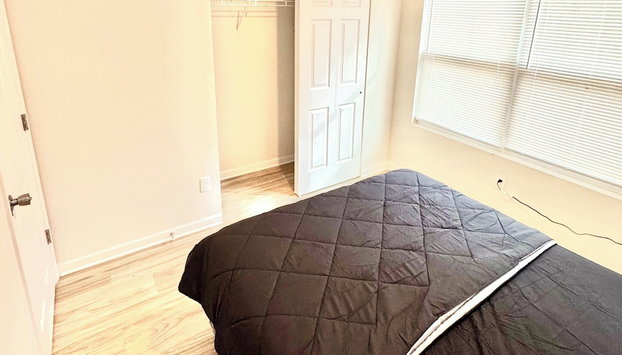 3 Bed Home 5 Mins to JAX Airport & Zoo - Foto 2, Zimmer