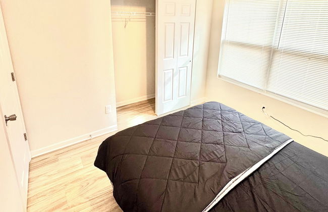 3 Bed Home 5 Mins to JAX Airport & Zoo - Foto 1