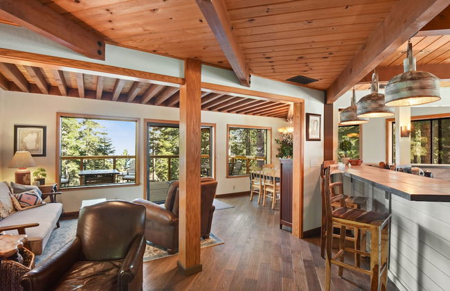 Snowshoe Cabin 3 Decks, BBQ & Hot Tub! - Foto 19