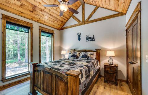 Big Cedar Vacation Rental with Deck and Hot Tub! - Foto 16