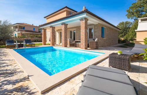 Romantic villa with pool, surrounded by nature - ID 2507 - by TRAVELER tourist agency Krk - Foto 4