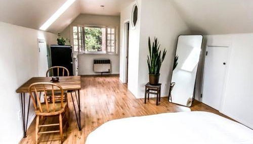 Wildland Loft Serene Mountain Retreat w Fireplace AC Fire Pit Hammock Outdoor Lounge Area Record Player Pets OK - Foto 3