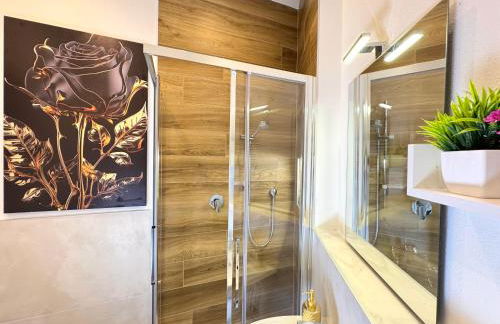 ROYAL HOUSE - Parcheggio gratuito e Wi-Fi - Photo 19