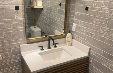 Enchanting and comfy urban cottage with renovated rustic den by Como Park & MN State Fair - Foto 47