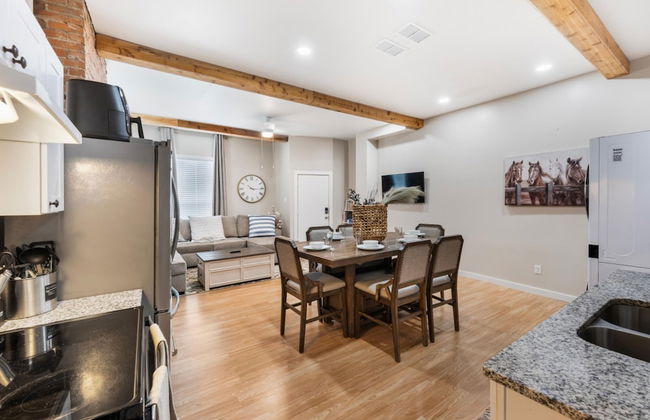 Stockyards- 4min Pet Friendly 3BR Luxe Gem - Foto 14