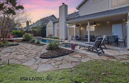 Gorgeous 6BR 3 5 Bth Home with Pool and Game Room - Photo 1