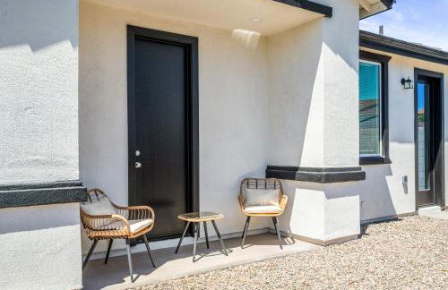 Elegant Two Bedroom Apartment with Free Parking and Plush Beds - Foto 16