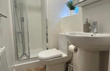 Peaceful modern home with garden and parking - Foto 22