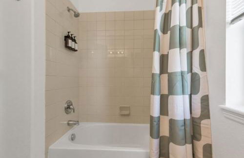 Centrally Located 5BD - Games, BBQ & Firepit Patio - Foto 59