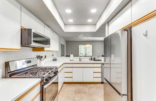 Golf, Hike and Relax Cathedral City Condo - Foto 7