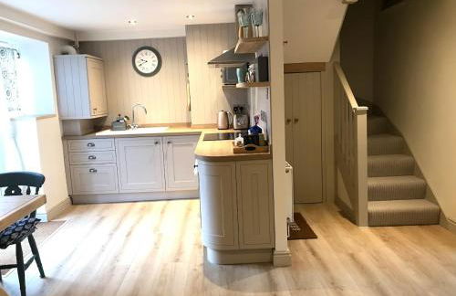 STABLES Stylish comfortable peaceful cottage with parking and outdoor space - Photo 4