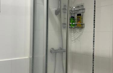 4 Beds 2 Bath Lift Refurbished MONTHLY DISCOUNTS - Foto 29