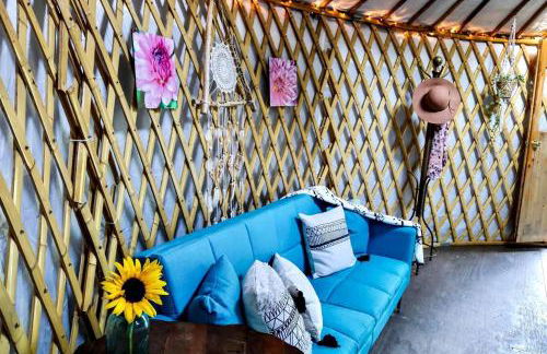 Charming Yurt Rental Nestled in the Forest near Friendsville, Maryland - Foto 3