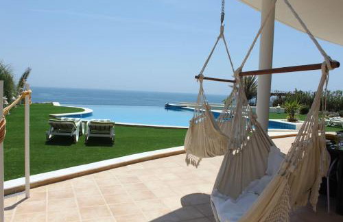 Breathtaking Villa with infinity pool over the sea - Foto 29