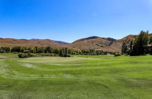 Single Level Ranch Condo in Elkhorn - Photo 4