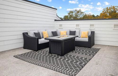 NEW Luxury Condo, Rooftop Terrace, EV Charger! - Foto 58