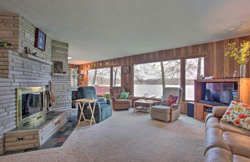 Great Bear Lake Home with Private Dock and Fire Pit! - Foto 1