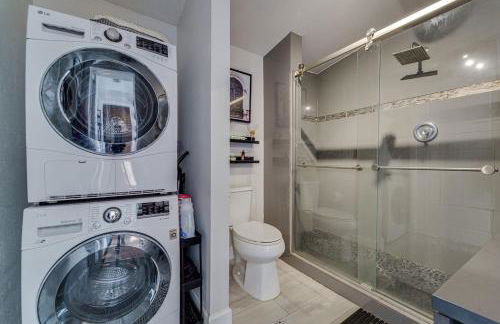 Cozy bungalow with Luxe Yard, Firepit, Pergola Area - Foto 35