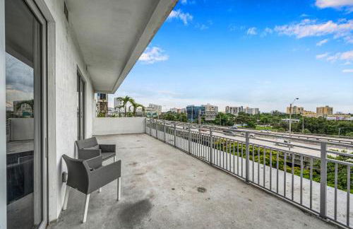 Modern Unit in Downtown Miami With Free Parking - Photo 16