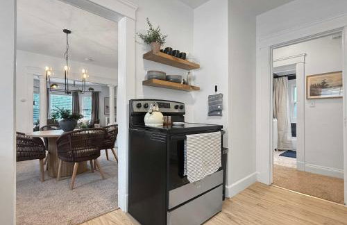 Chic Lakeside Retreat Steps from the Beach - Foto 22