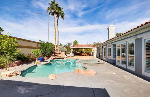 4,300-Sq-Ft Villa in West Vegas with Pool and Games! - Foto 32