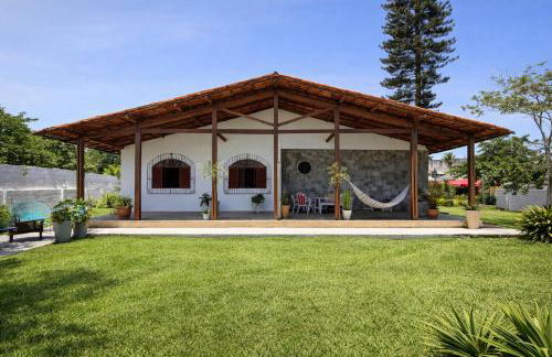 Casa da Vila, charmosa e espaçosa, fica a 150 metros da praia das castanheiras - Foto 1