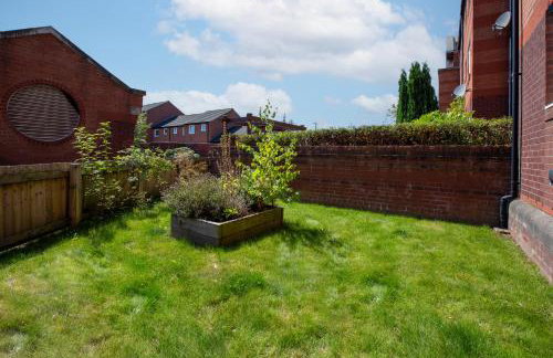 Waterfront 2 Bed Apartment - Free Parking & Wi-Fi - Foto 51