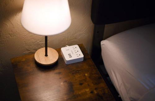 HostWise Stays - Block to AGH - King Bed, Free Off Street Parking - Foto 13