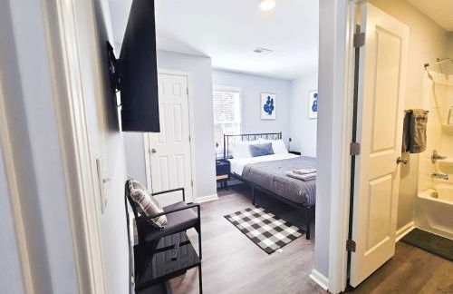 5 Min to Elon - In Unit Washer and Dryer - Fast Wi-Fi - Foto 6