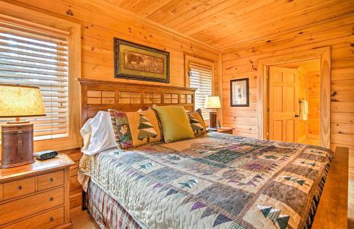 Lake Hartwell Lodge with Dock, Theater and Hot Tub! - Foto 28
