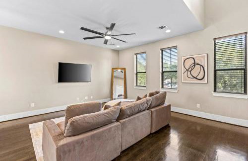 Gorgeous Property Near Convention Center - Foto 28