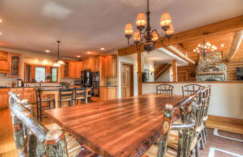 Most Luxury 7000 Sq ft Log Estate with Pool Hot Tub Sauna - Foto 79