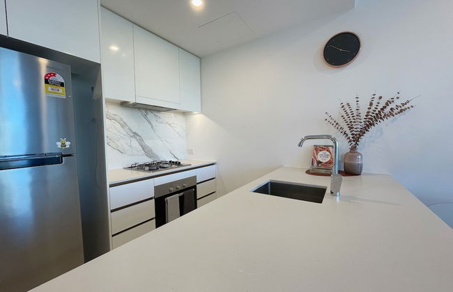 Charming Urban Retreat - Photo 8