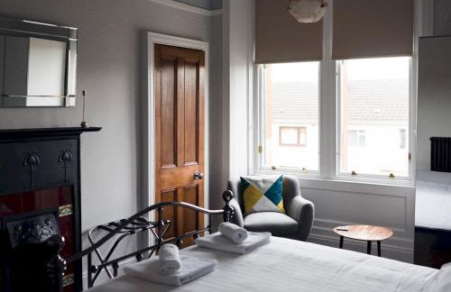 Beautiful, traditional 2 bed flat w free parking - Pass the Keys - Photo 34