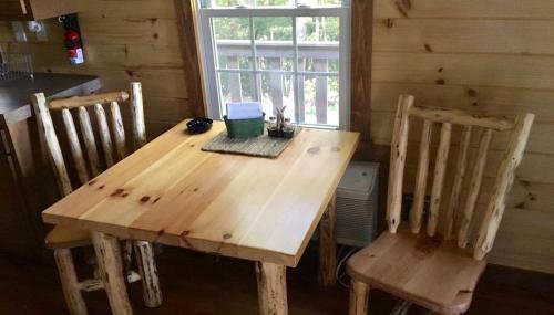 Romantic Log Cabin Accommodation with Private Jacuzzi near Huntington, West Virginia - Foto 4