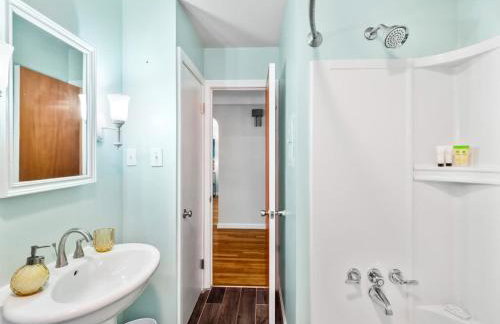 4 Bedroom Pool and Hot Tub Home Near Cleveland - Photo 49