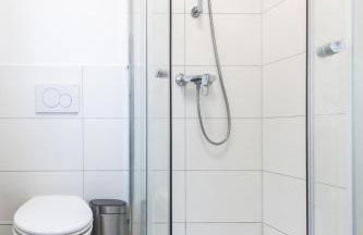 Arbeitnehmerunterkunft I 3 Betten I Balkon I eigene Küche & Bad - Foto 18