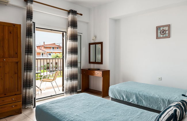 Dora Pool Studios by Konnect, 150m from the Beach - Photo 12