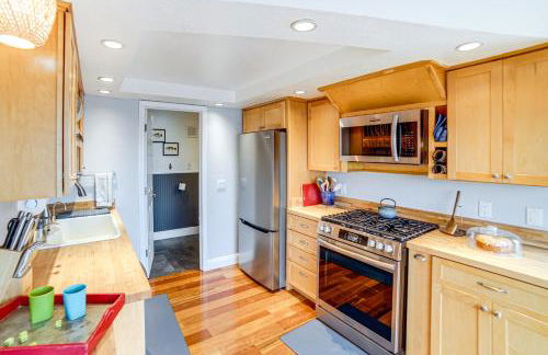 Waterfront Clear Lake Home with Game Room and Deck! - Foto 12