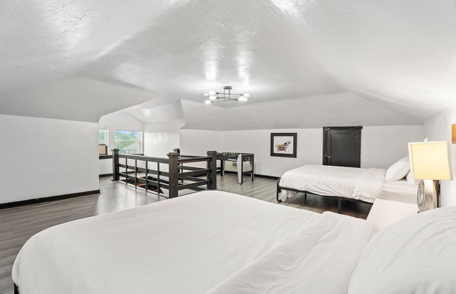 6BR Retreat Comfort Convenience Kitchen 16 - Photo 19