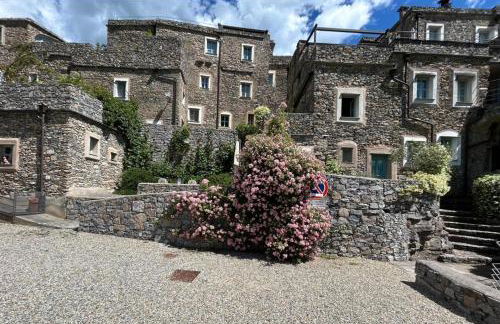 1 Bed Cottage Sleeps 4 Private Garden - Pool - Photo 29