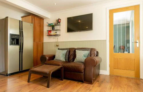 4 Bed House Sleeps 9 - Parking Garden Bbq Wifi - Foto 18