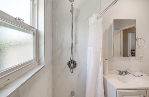 5 Mi to Coast Centrally Located Long Beach Home! - Photo 16