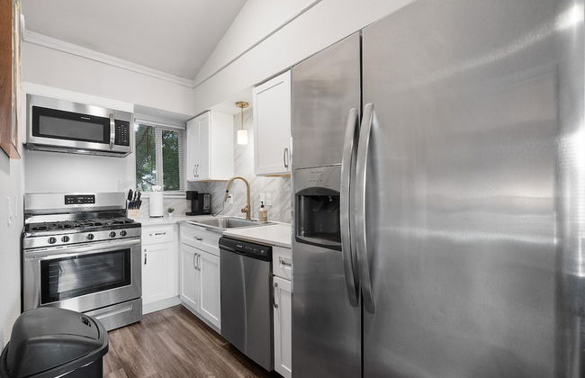 Stylish 1BR Zilker Evonify - Photo 31