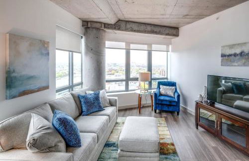 Modern Apt with Gym & Terrace - Photo 3