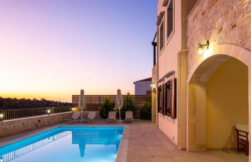 Ilys Home, a Country-chic Retreat with Pool & BBQ, By ThinkVilla - Photo 15