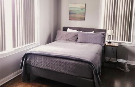 Modern style and comfort near UC - Photo 12