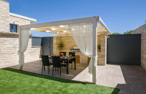 TWIN'S HOME LUXURY SUITES - Photo 30