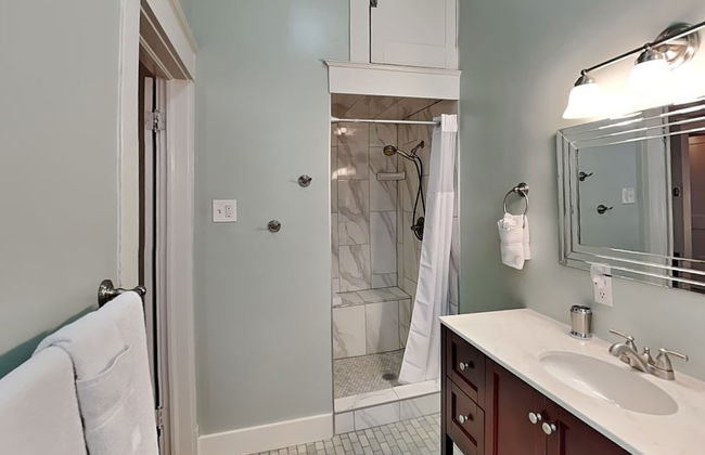 Historic Elegance - Photo 19