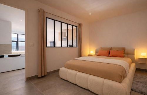 Le Sweet - By BEST KEYS - Suite Design avec Spa Privatif Balnéo - Centre-Ville - Lit Queen Size - Smart TV Netflix - Ambiance Romantique - WiFi Fibre - Check-in Autonome - Foto 16